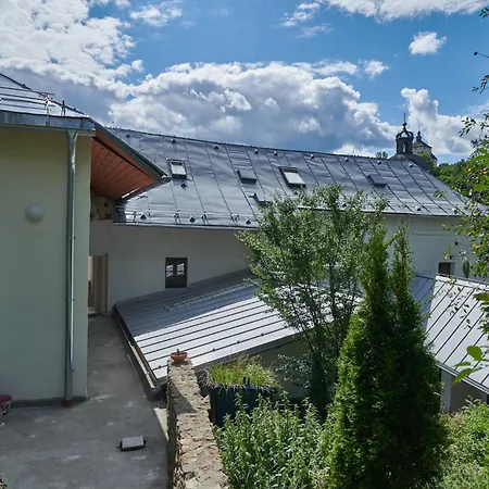 Mariam V Hellovom Dome Apartamento