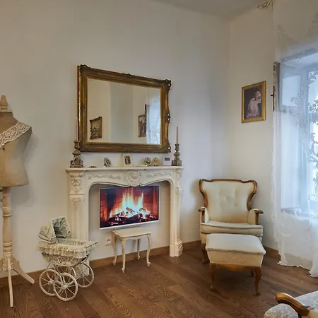 Mariam V Hellovom Dome Apartamento Banská Štiavnica