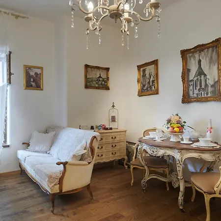Mariam V Hellovom Dome Appartamento Banská Štiavnica